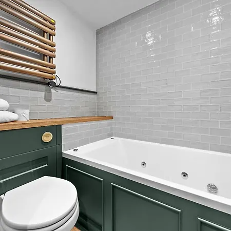 Tilly's Cosy Retreats - Castle Holiday home Knaresborough