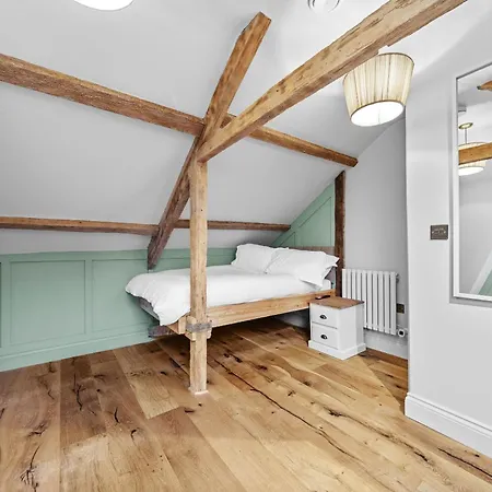 Tilly's Cosy Retreats - Castle Holiday home Knaresborough