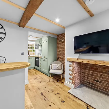 Tilly's Cosy Retreats - Castle Holiday home