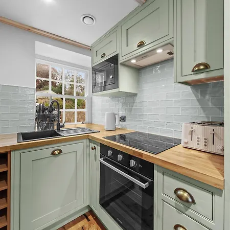 Tilly's Cosy Retreats - Castle Holiday home