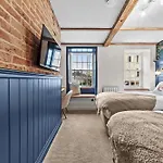 Tilly's Cosy Retreats - Castle * Knaresborough