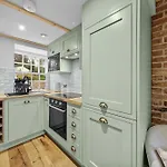 Tilly's Cosy Retreats - Castle