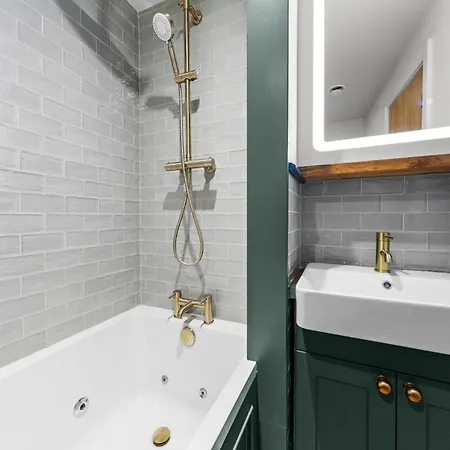 Tilly's Cosy Retreats - Castle *