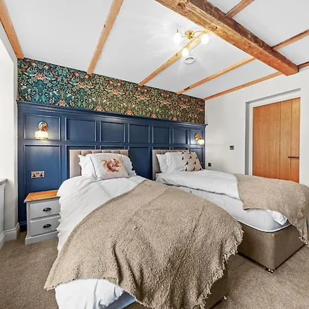 Tilly's Cosy Retreats - Castle Feriehus