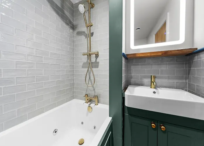 Tilly's Cosy Retreats - Castle *