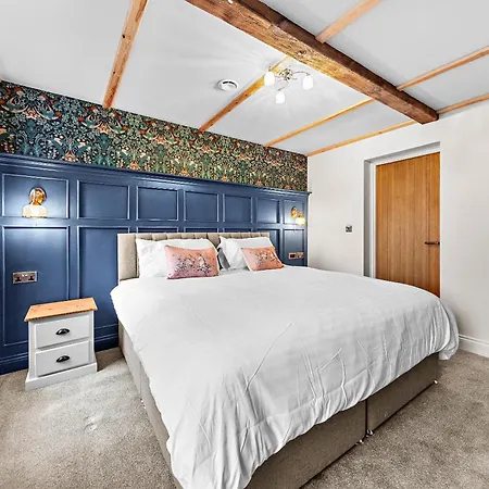 Tilly's Cosy Retreats - Castle *