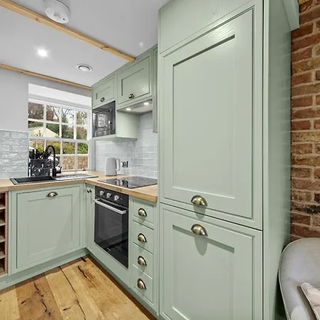 Tilly's Cosy Retreats - Castle